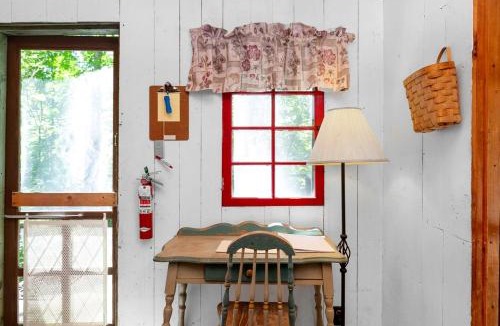 Lyme House | Luxury Camping Cabin with Fireplace near Hanover, New Hampshire
