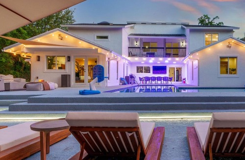 Edgewood Villa | Luxury Heated Huge Pool Gameroom Designer Villa