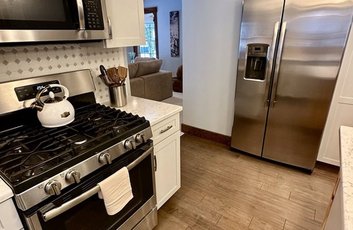 Old Forge House | Luxury, Modern 4 Bedroom House with Full Basketball and Pickleball Courts!