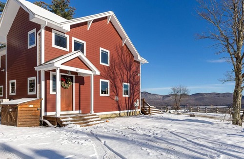 Chittenden House | Luxury Mountain Home with Hot Tub, Sauna & Views — Walk to Mountain Top Inn