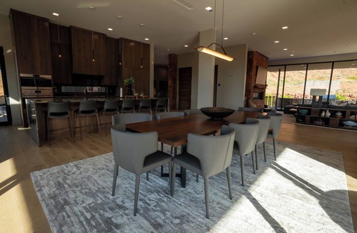 Ivins House | Luxury Service 2 Bedrooms - Sleeps 4 – Private Pool - Daily HSK