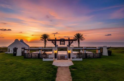 Port Bolivar House | Luxury Villa l Pool l Pristine Ocean Views