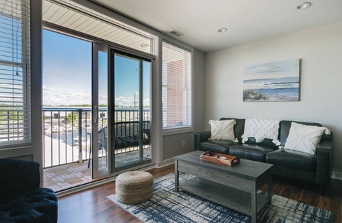 Saint Joseph Apartment | Luxury Waterfront Condo
