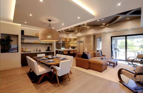Lauderdale Isles House | Luxury Waterfront Pool Villa, Dock, Putting Green