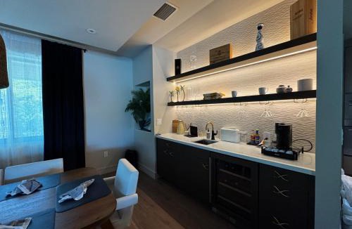 Lauderdale Isles House | Luxury Waterfront Pool Villa, Dock, Putting Green