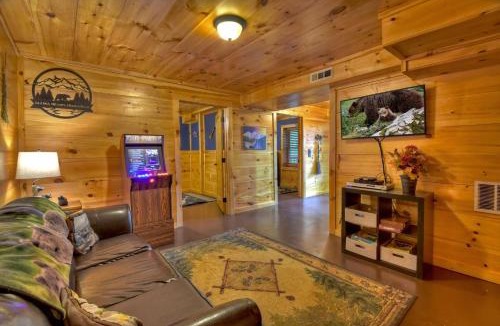 Morganton Villa | Mama Bears Hideaway Mountain views hot tub pet-friendly