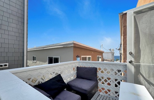 El Porto Apartment | MANHATTAN BEACH Peaceful 2 bedroom steps to the beach