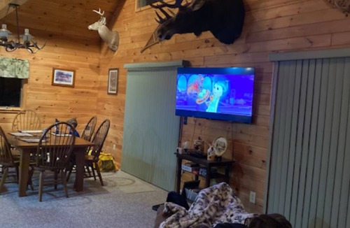 Town of Webb Ski Chalet | Marvelous 3-bedroom chalet in Old Forge
