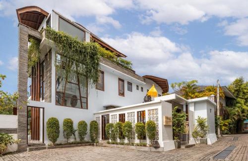 Batu Bolong Villa | Mary's Beach Villa 3 Bedroom