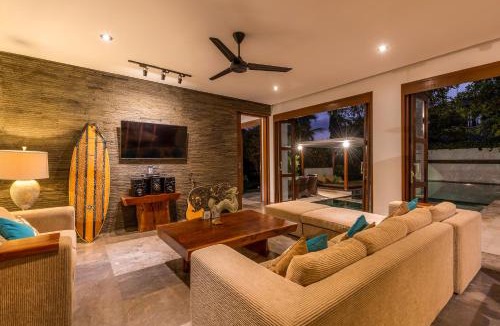 Batu Bolong Villa | Mary's Beach Villa 3 Bedroom