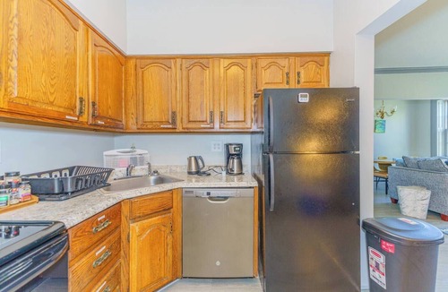 Downtown Albany Apartment | Massive 4BD/3BA 2-Fl Townhouse Apt Downtown Albany