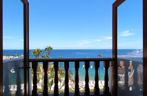 Avalon Villa | Mediterranean Oceanside Villa