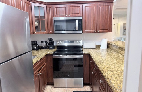 Overtown Villa | Miami Skyline 3-bedroom villa, Wynwood, Mins to Design District, Midtown, cruise