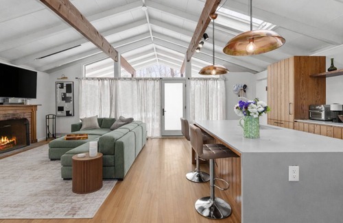 East Hampton North House | Mid-Century Modern Amagansett Ranch Style Home - 4 Min Drive to Beach