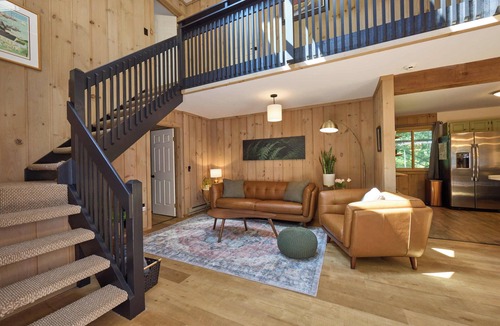 Wilmington Ski Chalet | Mid-mod Vermont Dream Chalet near Lake & Skiing in Wilmington w/AC & Clubhouse