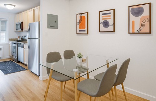 Hale Condo | MidMod 2bdrm with rooftop, walk to Rose Medical