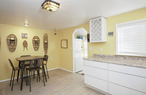Peru House | Modern and Cozy Cabin short walk to Lake Champlain - Dog Friendly!