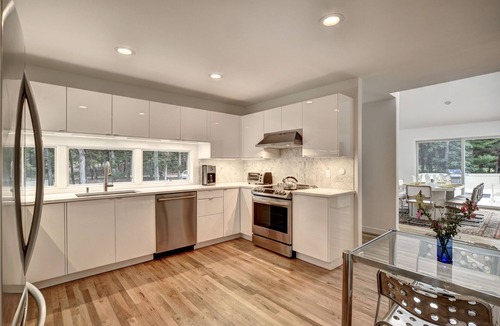 Springs House | Modern Coastal Elegance- Heated Pool, Bike to Bay