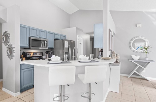 Solana Villa | ⭐Modern & Luxurious 4 Bed Home | Gated Resort | SOUTH Facing Pool | Mins to WDW⭐