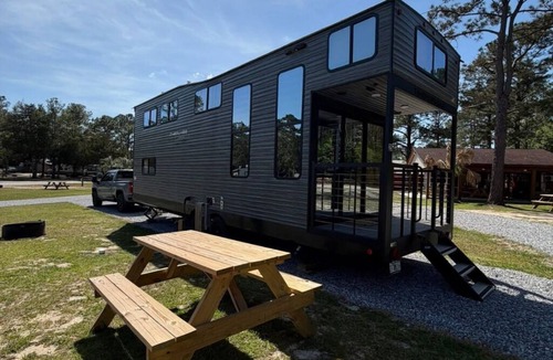 De Funiak Springs House | Modern Luxury RV Retreat and Patio, minutes from springs and beaches!