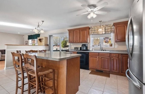 Lowell House | Modern Private Master Suite with Private Bathroom Near Boston