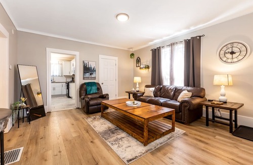 Mount Clemens Apartment | Modern, Rustic[3BR/1.5BA]Townhome in Mt. Clemens