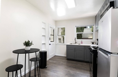 The Flats Apartment | Modern Studio Apartment in Prime Location
