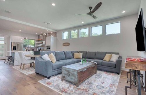 Southtown House | Modern Upscale Home in the Heart of Lavaca