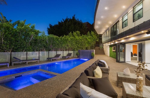 Hollywood Hills West Villa | MODERN VILLA ON SUNSET PLAZA