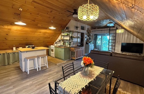 Franklin County Apartment | Moonlight and Maple Lake Escape