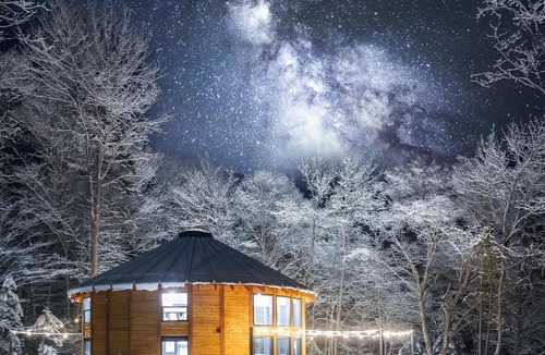West Dover Villa | Mount Snow Yurt - Hot Tub, Wood Stove, WiFi, EVcharger