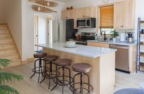 Wilmington House | Mountain Modern Home on Lake Everest Only 3 miles to Whiteface Sleeps 8
