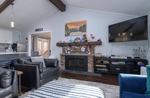 Wilmington House | Mountain side, remodeled 4 br neat trail head.