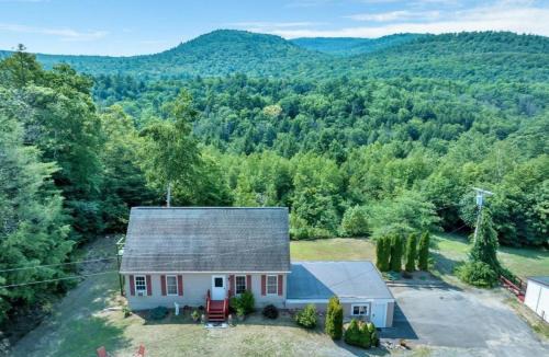 Lake George House | Mountain View 4 bedroom villa at Lake George