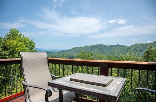 Murphy Cabin | Mountain View/Jacuzzi/Fire pit/Close to Downtown. Pet Friendly!