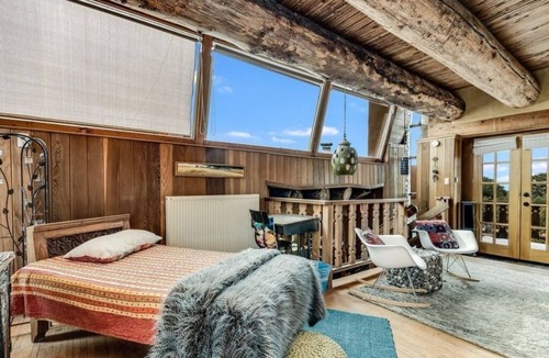 Santa Fe House | MULTI-LEVEL TANO RD ARTIST RETREAT - SLEEPS 8 Adults & Children 5 and under