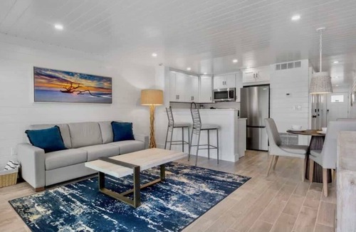 Holmes Beach Villa | NEW!~ Beach Front/Heated Pool! Coconuts 107