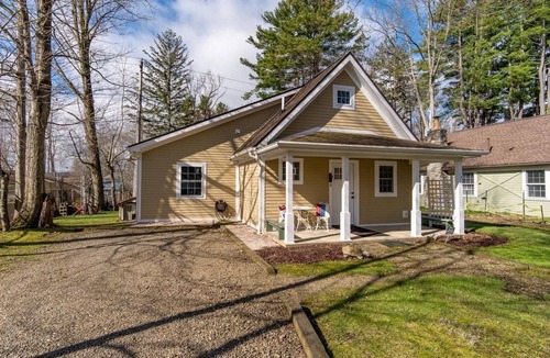 Bemus Point Cottage | New Bemus Point Cottage Walk to Town Dock on Chautauqua Lake