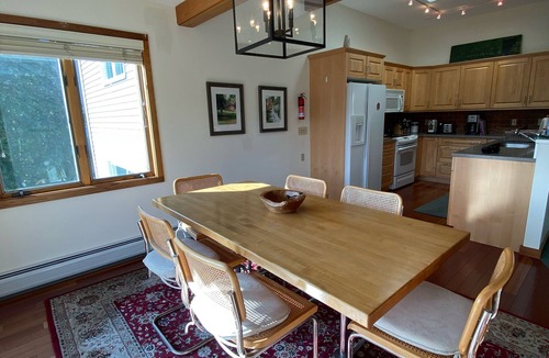 Manchester Condo | NEW Gorgeous mountain view condo 4bdr 3bth, wifi, cntrl air,near golf & downtown