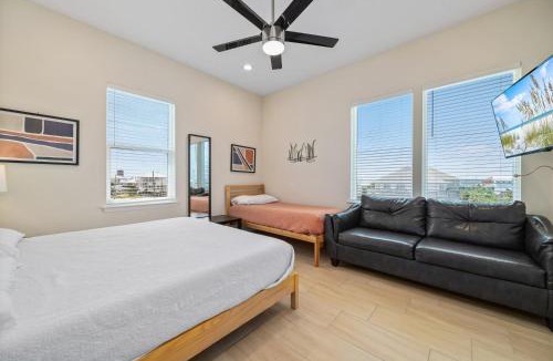Villa Primera House | NEW Gulf Front with Game Room Family Friendly!