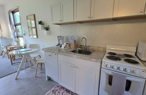Shorewood-Tower Hills-Harbert Cottage | NEW LISTING! Charming Studio Cottage + Enjoy Harbor Country + Near Cherry Beach