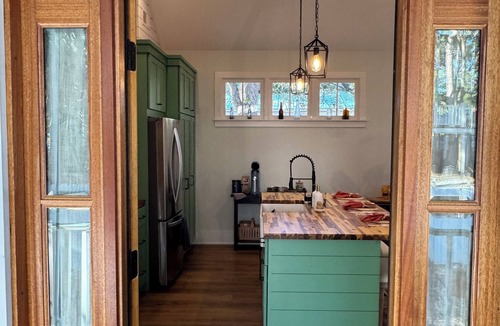 Summerville Historic District Cottage | New Pet friendly cottage in historic Summerville Walking distance to everything!