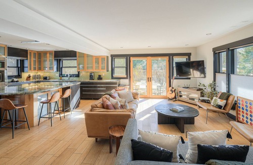 Historic District Villa | NEW Skyfall Haus Duo - 6BR Ultimate Downtown Pad 22034