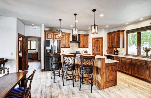 Quandary Village House | NEW The Hamilton Chalet: Private Hot Tub, Seclusion, & Incredible Mtn Views!