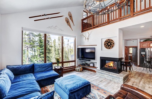 Quandary Village House | NEW The Hamilton Chalet: Private Hot Tub, Seclusion, & Incredible Mtn Views!