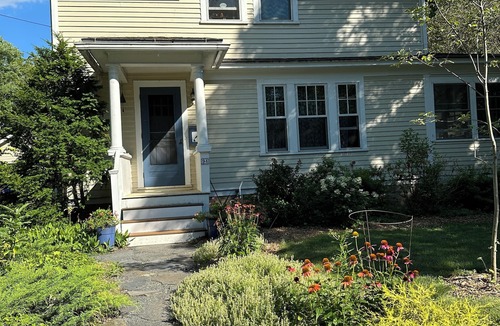 Northampton House | NEW! Updated 1920's Craftsman near Smith College for Dec holidays + Jan
