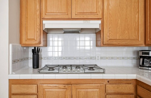 Del Aire House | Newly renovated 3 bdr home. Just 15 min to the beach, 24 hour pancakes & SpaceX.