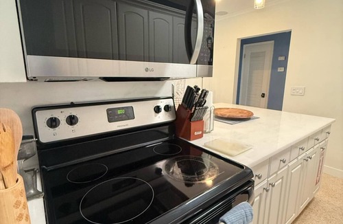 Poinsettia Heights Villa | Oasis Villa - Pool+Hot Tub+BBQ - Near Las Olas