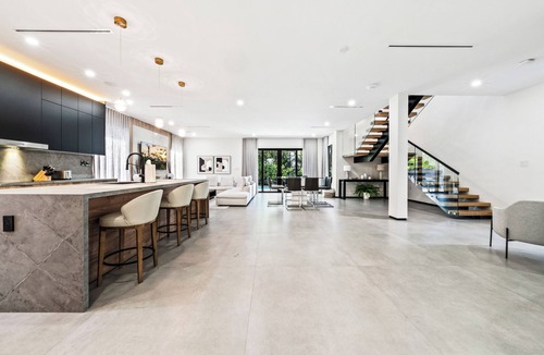 Birch Park Finger Streets Villa | Ocean Crown Villa - A Modern Beach Getaway