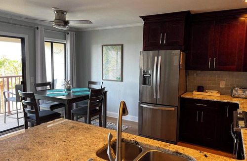 Folly Field Villa | Ocean View - Admirals Row, just steps to beach & sunrises!